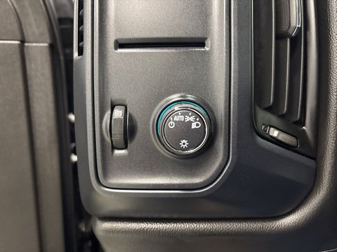 Used 2018 Chevrolet Silverado 1500 W/T w/ Chrome Bumper Package image 24