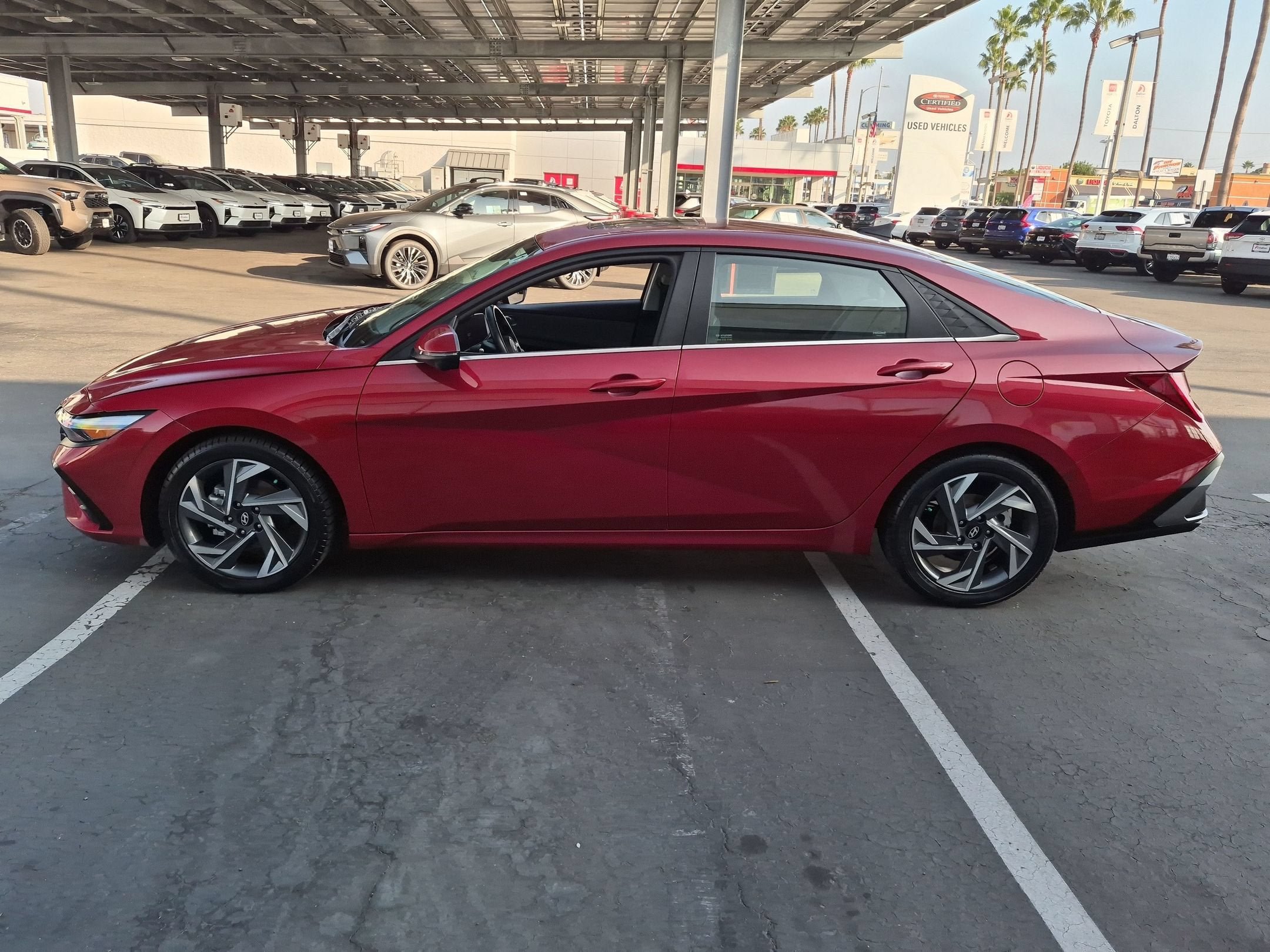 Used 2024 Hyundai Elantra Limited FWD image 4
