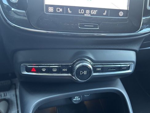 Certified 2025 Volvo XC40 B5 Plus image 22