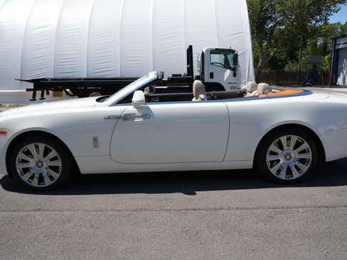 Used 2017 Rolls-Royce Dawn image 12