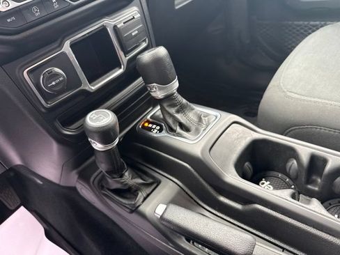 Used 2022 Jeep Wrangler Unlimited Sport AWD/4WD image 30