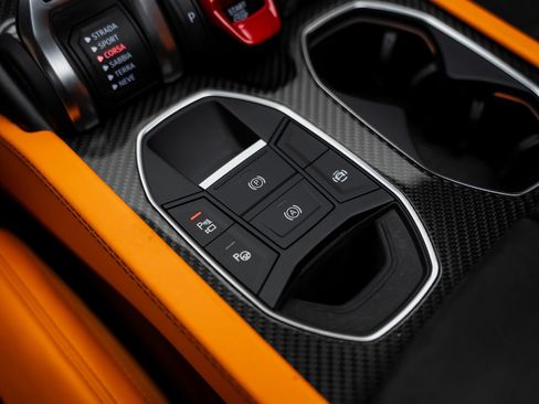 Used 2021 Lamborghini Urus AWD/4WD image 51