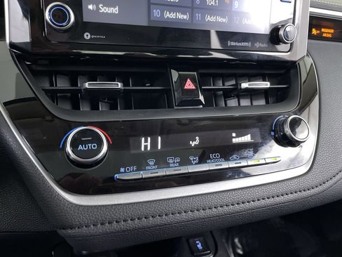 Used 2020 Toyota Corolla XLE image 17