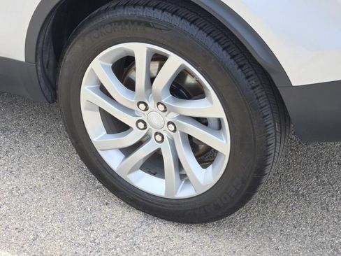 Used 2019 Land Rover Discovery HSE AWD/4WD image 16