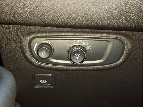 Used 2024 GMC Terrain SLE image 17