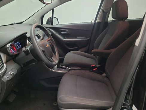 Used 2022 Chevrolet Trax LS w/ Tint and Cruise Package AWD/4WD image 17