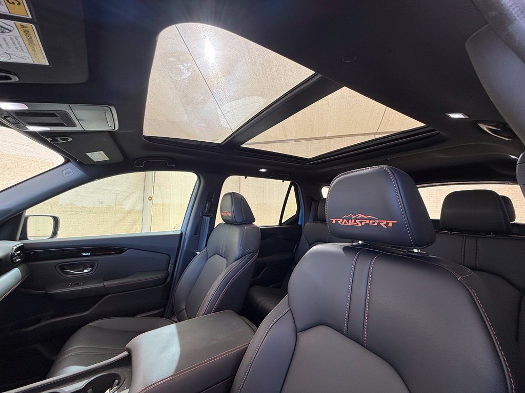 Used 2025 Honda Pilot TrailSport image 12