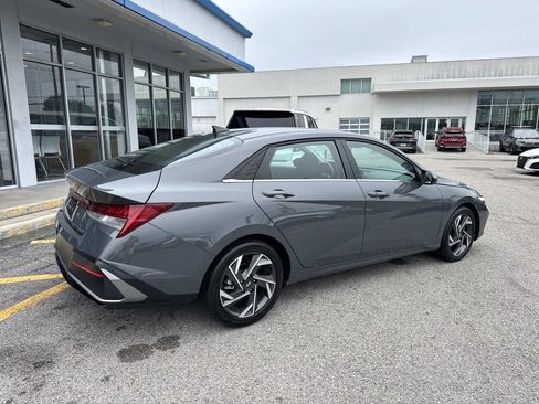 Used 2025 Hyundai Elantra SEL FWD image 8