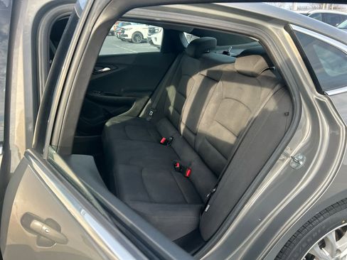 Used 2017 Chevrolet Malibu LT image 8