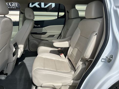 Used 2021 GMC Acadia Denali w/ Denali Ultimate Package AWD/4WD image 11