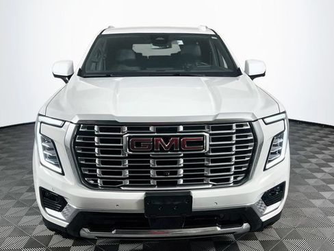 Used 2025 GMC Yukon Denali AWD/4WD image 3