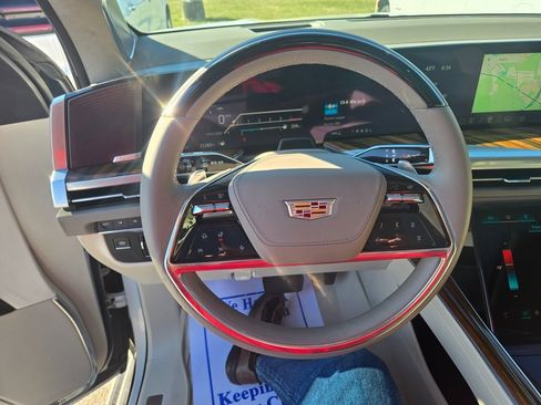 Used 2025 Cadillac Escalade ESV Premium Luxury Platinum image 12