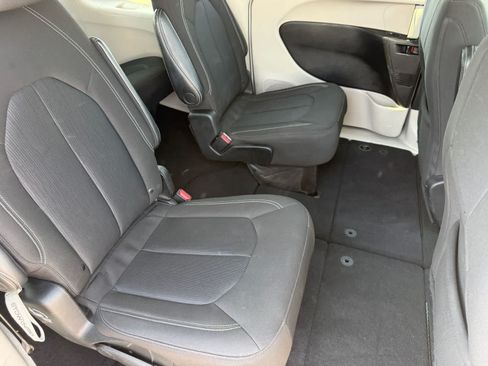Used 2022 Chrysler Voyager LX FWD image 29