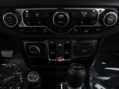 Used 2025 Jeep Wrangler Unlimited Sahara w/ Safety Group AWD/4WD image 6
