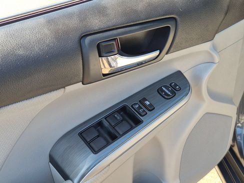 Used 2012 Toyota Camry XLE w/ Convenience Pkg FWD image 9