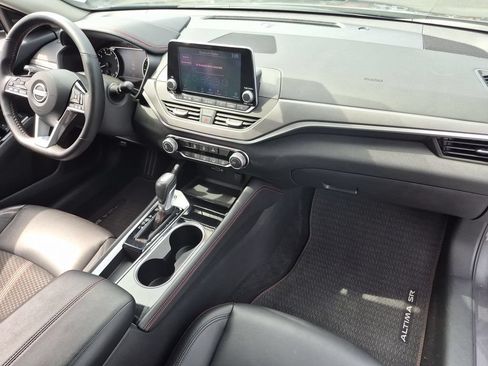 Used 2025 Nissan Altima 2.5 SR FWD image 32