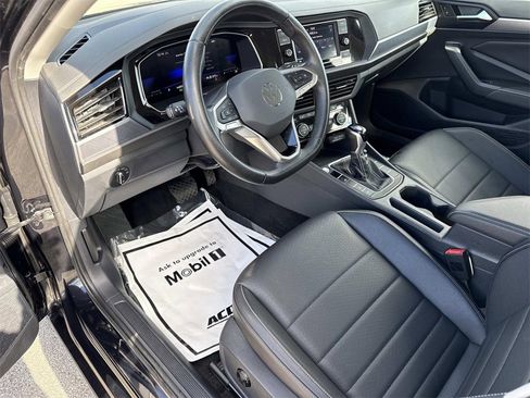 Used 2024 Volkswagen Jetta SE image 9