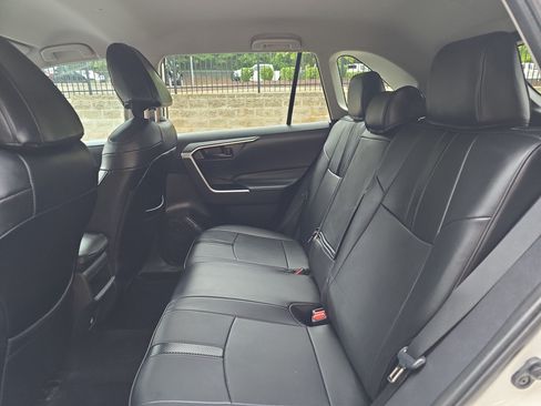 Used 2020 Toyota RAV4 LE FWD image 14