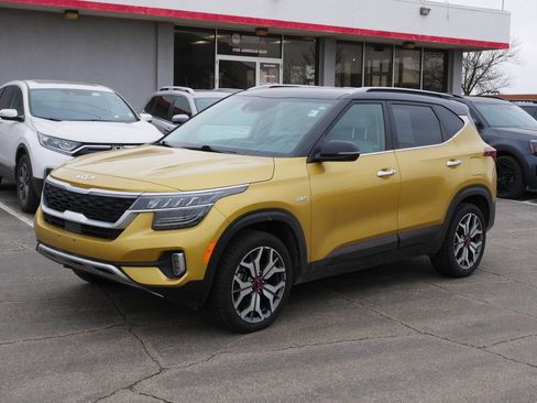 Certified 2022 Kia Seltos SX image 2