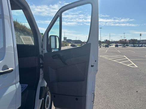 Used 2014 Mercedes-Benz Sprinter 2500 image 24
