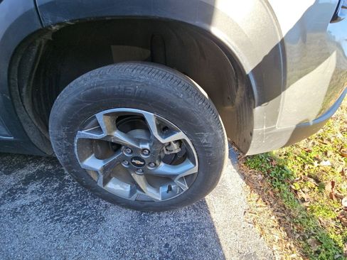 Used 2025 Chevrolet Trax LT image 8