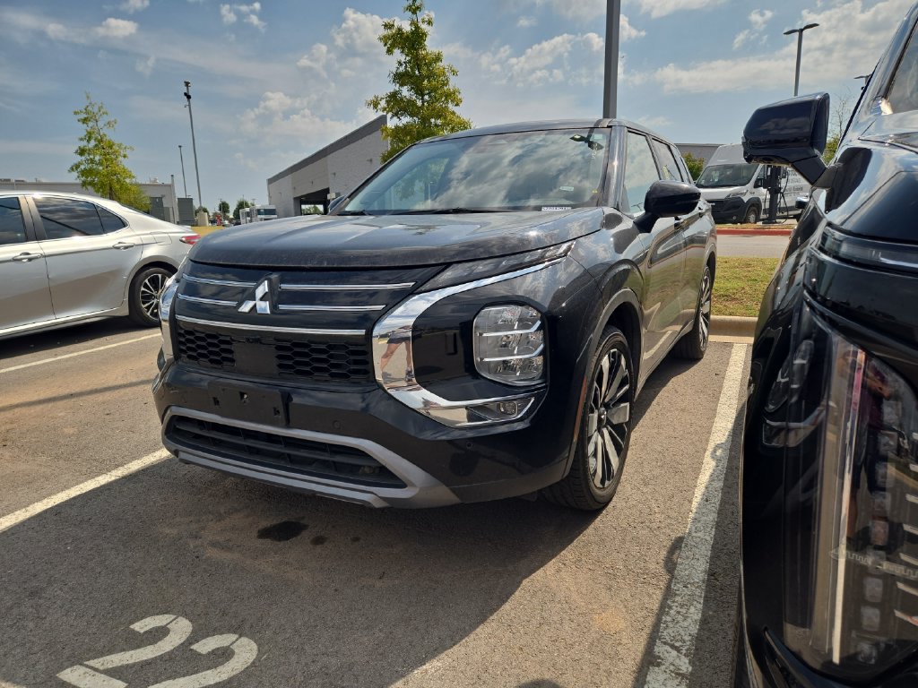 Used 2025 Mitsubishi Outlander SE AWD/4WD image 1