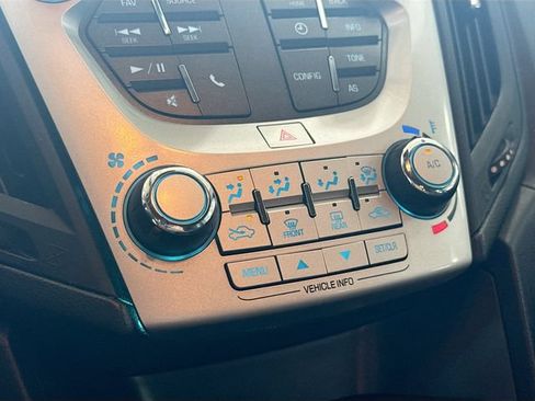 Used 2017 Chevrolet Equinox LS FWD image 15