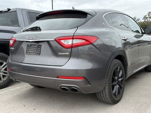 Used 2019 Maserati Levante image 4