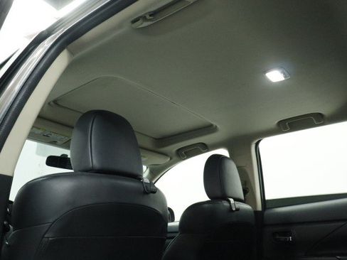 Used 2019 Mitsubishi Outlander SE FWD image 26