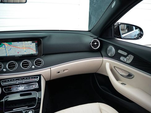 Used 2017 Mercedes-Benz E 300 4MATIC image 39