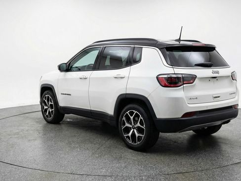 Used 2025 Jeep Compass Limited image 6