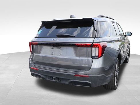 Used 2025 Ford Explorer ST-Line w/ ST-Line Street Pack image 13
