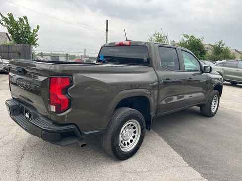 Used 2023 Chevrolet Colorado W/T RWD image 2