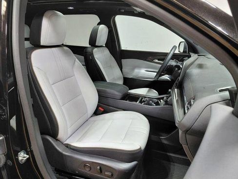 Used 2025 Chevrolet Traverse High Country w/ LPO, Floor Liner Package AWD/4WD image 28