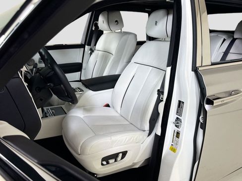 Used 2023 Rolls-Royce Phantom Sedan RWD image 14
