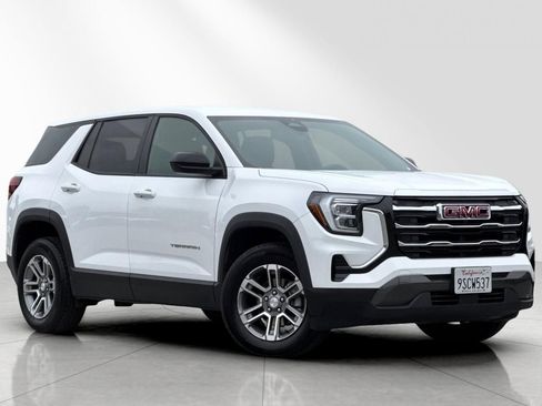 Used 2025 GMC Terrain Elevation AWD/4WD image 2