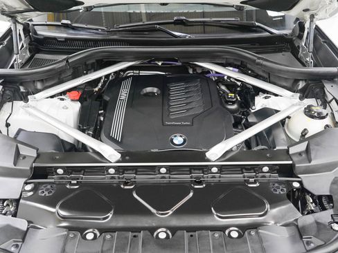 Used 2022 BMW X5 xDrive40i AWD/4WD image 33