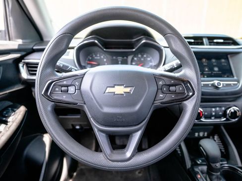 Used 2023 Chevrolet TrailBlazer LT FWD image 13