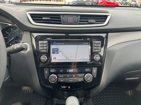 Used 2015 Nissan Rogue SV w/ SV Premium Package image 14