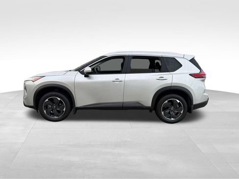 Used 2024 Nissan Rogue SV w/ SV Premium Package FWD image 4
