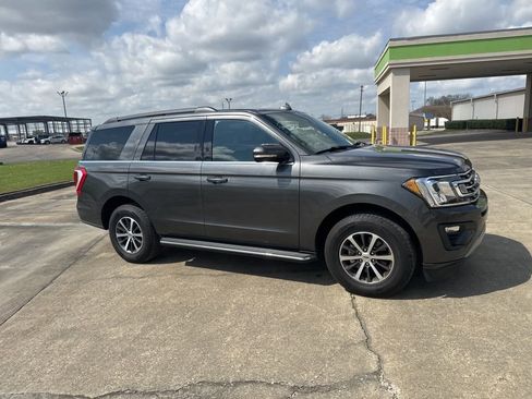Used 2018 Ford Expedition XLT w/ Equipment Group 202A image 11