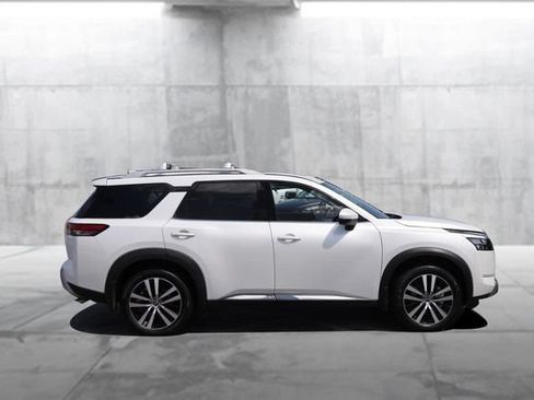 Certified 2025 Nissan Pathfinder Platinum w/ Cargo Package FWD image 4