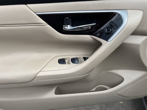 Used 2013 Nissan Altima 2.5 SL w/ Technology Pkg FWD image 25
