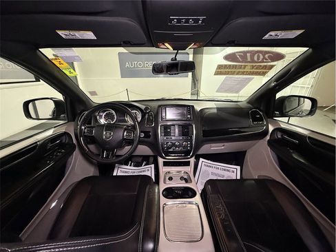 Used 2017 Dodge Grand Caravan SXT image 14