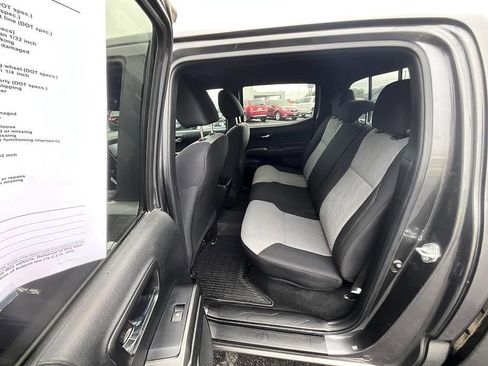 Used 2022 Toyota Tacoma TRD Sport AWD/4WD image 13