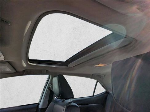 Used 2017 Toyota Corolla SE image 15