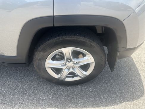 Used 2023 Jeep Compass Sport AWD/4WD image 19