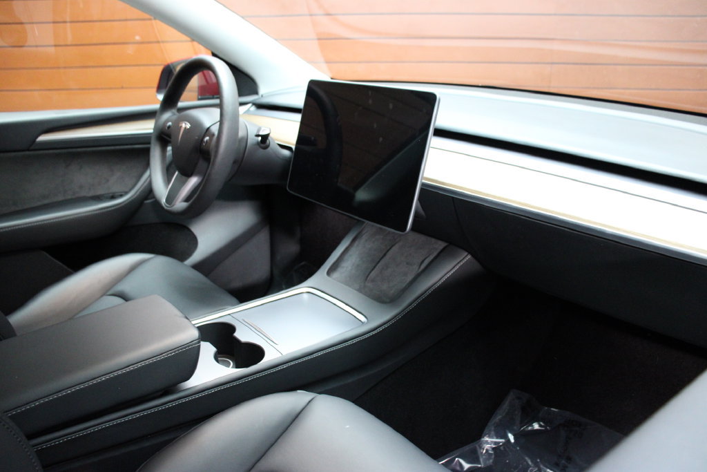 Used 2024 Tesla Model Y Long Range AWD/4WD image 17