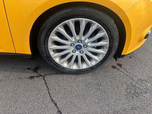 Used 2012 Ford Focus Titanium w/ SEL/Titanium Winter Pkg FWD image 16