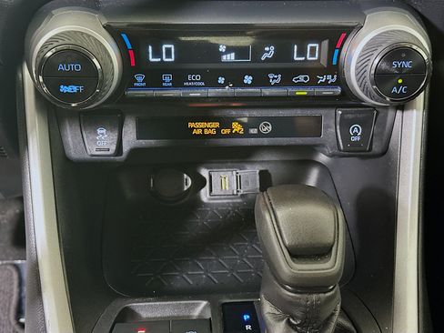 Used 2020 Toyota RAV4 XLE FWD image 23